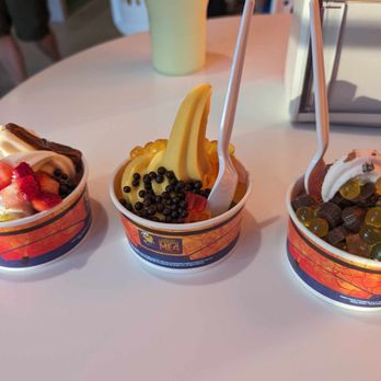 Pinkberry - Small Tropical mango with popping boba, gummies and chocolate ballz - Ice Cream & Frozen Yogurt Near Me - Sacramento, California Pinkberry - Small Tropical mango with popping boba, gummies and chocolate ballz - Ice Cream & Frozen Yogurt Near Me - Sacramento, California