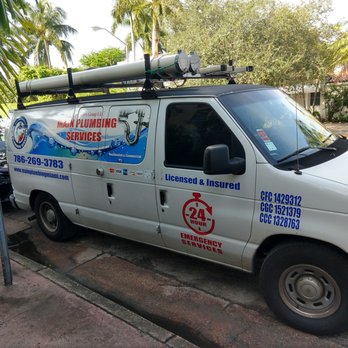 Main Plumbing Services - Crew in front of our condo. - Plumbing Near Me - Miami, Florida Main Plumbing Services - Crew in front of our condo. - Plumbing Near Me - Miami, Florida