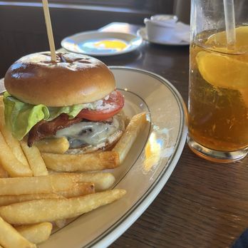 Village Tavern - Best bacon cheeseburger in town - New American Near Me - Greensboro, North Carolina Village Tavern - Best bacon cheeseburger in town - New American Near Me - Greensboro, North Carolina
