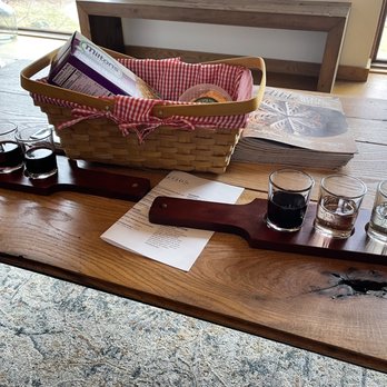 Ecco Adesso Vineyards - Our wine flights and picnic basket - Wineries Near Me - Fairfield, Virginia