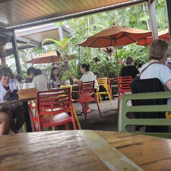Kona Brewing - Tables outdoors - Brewpubs Near Me - Kailua-Kona, Hawaii