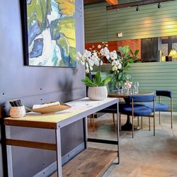 Elizabeth's Wine Lounge