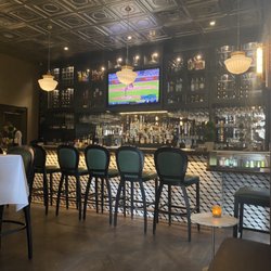 Mom & Dad's Italian Restaurant - Bar area