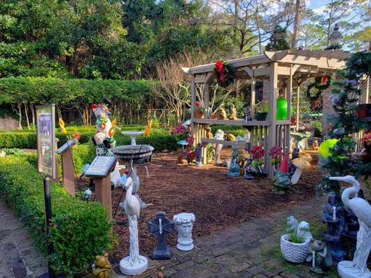 Elizabethan Gardens by null