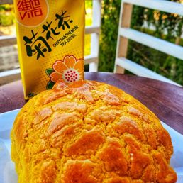 PINEAPPLE BUN PINEAPPLE BUN