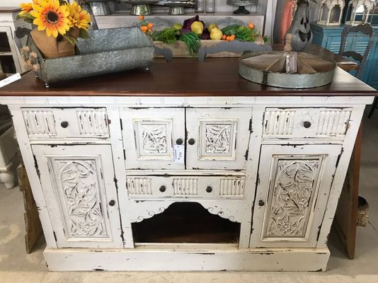 Unique Auction Gallery