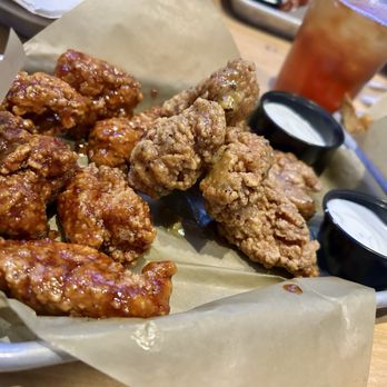 Buffalo Wild Wings - 10 Boneless Wings (Lemon Pepper and sweet chili crisp) - American Near Me - Centereach, New York Buffalo Wild Wings - 10 Boneless Wings (Lemon Pepper and sweet chili crisp) - American Near Me - Centereach, New York