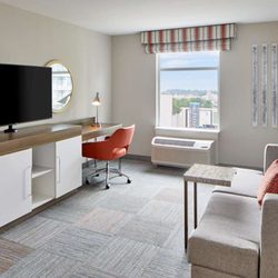 Hampton Inn & Suites Atlanta Midtown - Guest room