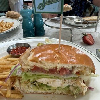 Sadelle's - GRILLED CHICKEN SANDWICH - Breakfast & Brunch Near Me - Dallas, Texas