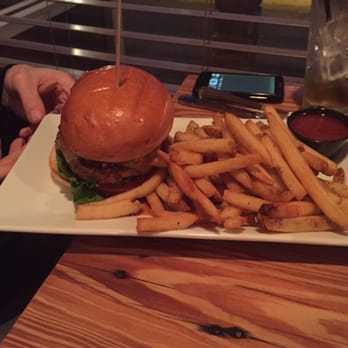 Chomp Kitchen & Drinks - Good burgerrrrr - American Near Me - Warren, Rhode Island