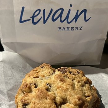 Levain Bakery - Back Bay, Boston - Chocolate chip walnut - Bakeries Near Me - Boston, Massachusetts Levain Bakery - Back Bay, Boston - Chocolate chip walnut - Bakeries Near Me - Boston, Massachusetts