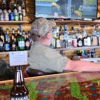 Alpine Creek Lodge - The Grizzly Bar with Claude - Bed & Breakfast Near Me - Cantwell, Alaska