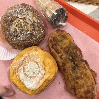 Sheng Kee Bakery - Green tea mochi bun, mocha cream horn, cream cheese bun and bacon and cheese bread - Bakeries Near Me - Richmond, California Sheng Kee Bakery - Green tea mochi bun, mocha cream horn, cream cheese bun and bacon and cheese bread - Bakeries Near Me - Richmond, California