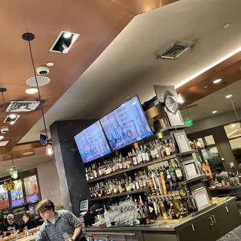 Basalt - Bar area - New American Near Me - Honolulu, Hawaii