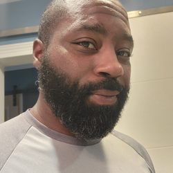 Nz's Barbershop - Fred cleaned me up!