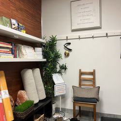 Sunstone Registered Massage Therapy - Entrance area