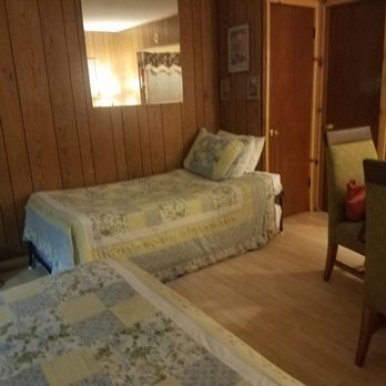 Lake Henshaw Cafe - Extra bed for 2 kids or 2 friends - Resorts Near Me - Santa Ysabel, California Lake Henshaw Cafe - Extra bed for 2 kids or 2 friends - Resorts Near Me - Santa Ysabel, California