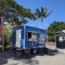 Kahiau's Poke Truck - Tiny and yummy food truck!