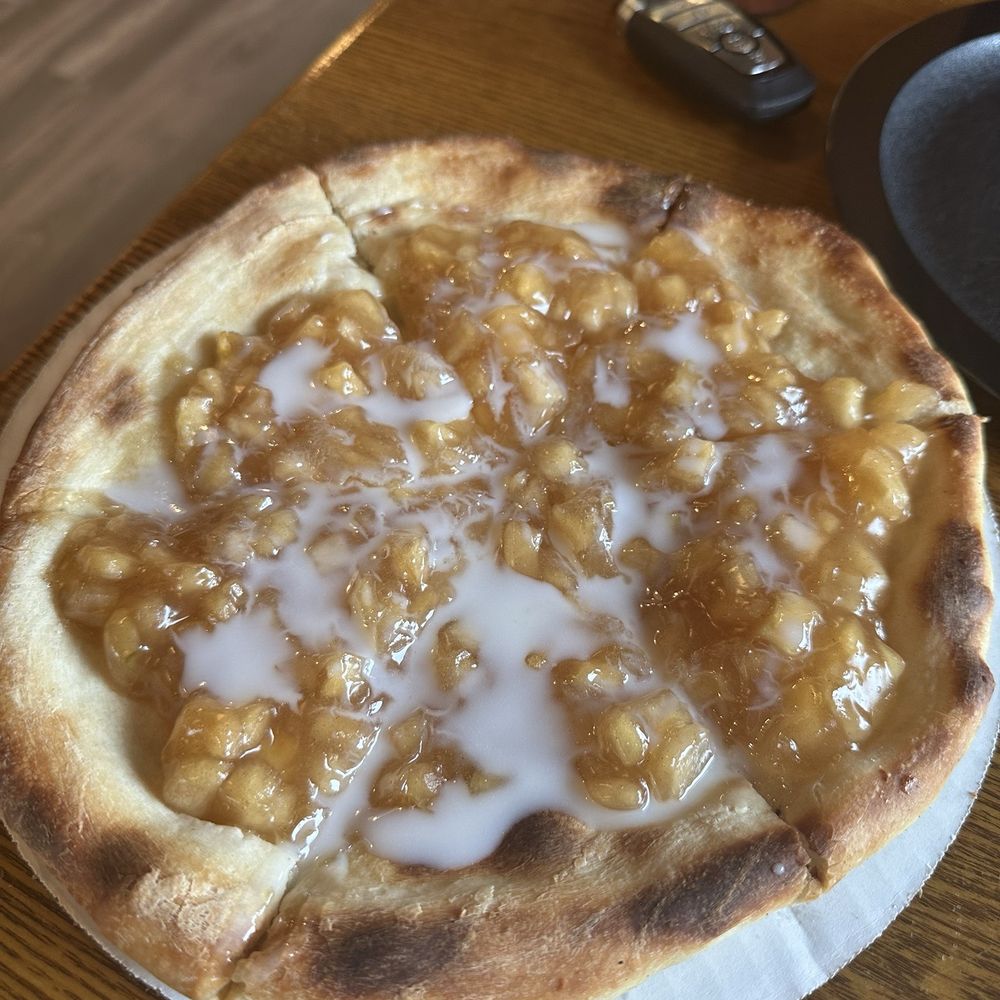 Moon Dog Brick Oven - Apple Pie Dessert - Pizza Near Me - Wise, Virginia Moon Dog Brick Oven - Apple Pie Dessert - Pizza Near Me - Wise, Virginia