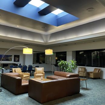 Hotel Leo - Roomy and nice community room - Hotels Near Me - Bellingham, Washington