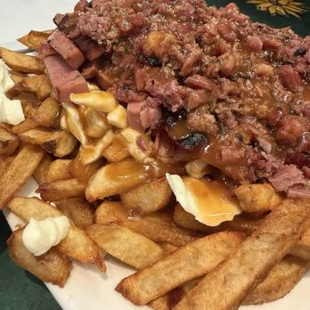 La Banquise - La shoot-out poutine - Poutineries Near Me - Montreal, Quebec