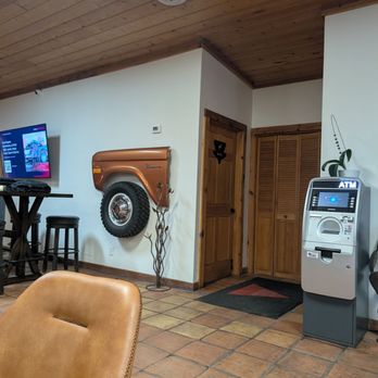 Red Cliffs Lodge Moab - Lobby - Hotels Near Me - Moab, Utah