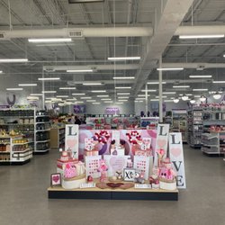 pOpshelf - Inside of pOpshelf