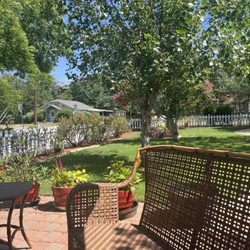 Granbury Gardens B&B - Gorgeous yard