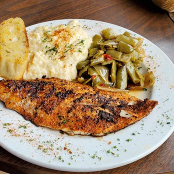 Cafe' la Fleur - Redfish, Grits and Green Beans were good. - Cajun/Creole Near Me - Laurel, Mississippi