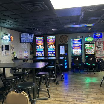 Huddle Lounge - Fun place to hang out and play games! - Bars Near Me - South Sioux City, Nebraska Huddle Lounge - Fun place to hang out and play games! - Bars Near Me - South Sioux City, Nebraska