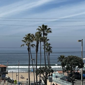 Simmzy's - Just across from the beach.... Convenient location. - American Near Me - Manhattan Beach, California