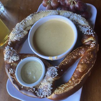 Rams Head Bar - GIANT BAVARIAN PRETZEL - Bars Near Me - Timberline Lodge, Oregon