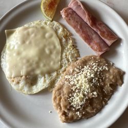 La Nueva Posada - Eggs with cheese and ham. It comes with frijoles.