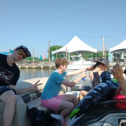 Kingfish Boat Rentals - About to go...