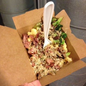 The Mac & Gold Truck - Mac and cheese with mushrooms, bacon and broccoli. - Food Trucks Near Me The Mac & Gold Truck - Mac and cheese with mushrooms, bacon and broccoli. - Food Trucks Near Me