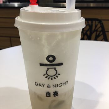 Day & Night Boba Tea House - White Peach Oolong Tea - Bubble Tea Near Me - Eugene, Oregon