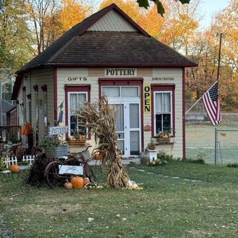 Bishop Hill St Historic Site - J Goard pottery is a must stop - Landmarks & Historical Buildings Near Me - Bishop Hill, Illinois Bishop Hill St Historic Site - J Goard pottery is a must stop - Landmarks & Historical Buildings Near Me - Bishop Hill, Illinois