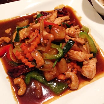 Beyond Thai - Cashew Chicken @ Beyond Thai - Thai Near Me - Skokie, Illinois