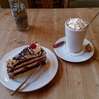 Cafe Mühle - Schwarzwälder Kirschtorte und Kakao, beides hervorragend gut. - Cafes Near Me - Bernau bei Berlin, BB Cafe Mühle - Schwarzwälder Kirschtorte und Kakao, beides hervorragend gut. - Cafes Near Me - Bernau bei Berlin, BB