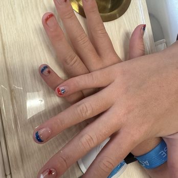 M Nails - Holiday nails - Nail Salons Near Me - Cedar Rapids, Iowa