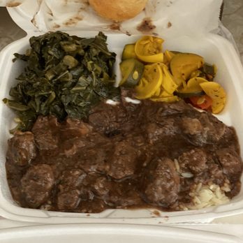 Big Daddy's Kitchen - Beef tips over rice, collards and squash and zucchini mix - yum! - Soul Food Near Me - Atlanta, Georgia Big Daddy's Kitchen - Beef tips over rice, collards and squash and zucchini mix - yum! - Soul Food Near Me - Atlanta, Georgia