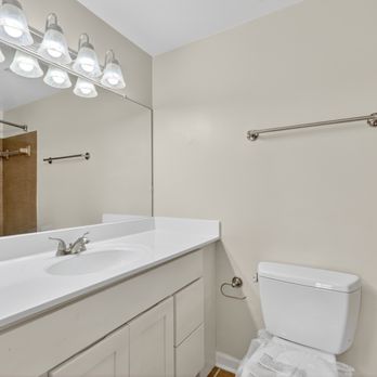 The Cloisters Apartments - Bathroom in classic apartment - Apartments Near Me - Washington, DC, District of Columbia The Cloisters Apartments - Bathroom in classic apartment - Apartments Near Me - Washington, DC, District of Columbia