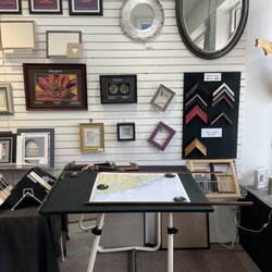 Tyrone Frames & Mirrors - Area to see frame options around your item (painting, poster, picture)