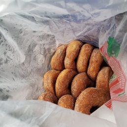 Fresh, hot cider doughnuts! Fresh, hot cider doughnuts!