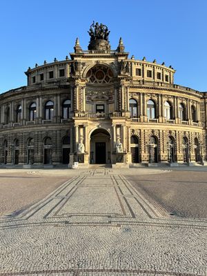 Semperoper Dresden by null