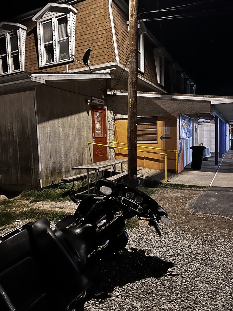 MIKEY’S PUB Updated October 2024 22 Photos 102 N Main St