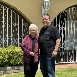 John Medina Buys Houses - Yvonne sold her 4-unit apartment building in Los Alamitos to downsize after years of being a landlord. Smooth sale on her timeline.