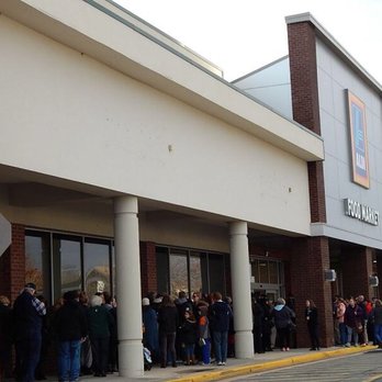 ALDI - a large group of people standing outside of a building - Grocery Near Me - Bel Air, Maryland
