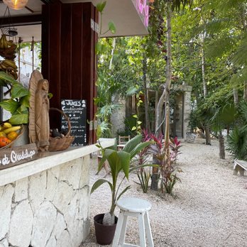 Los Bowls De Guadalupe - Seating area - Juice Bars & Smoothies Near Me - Tulum, ROO