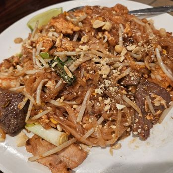 Real Thai Food - Combo pad thai. - Thai Near Me - Garden Grove, California Real Thai Food - Combo pad thai. - Thai Near Me - Garden Grove, California